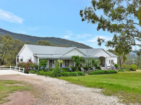 Гостиница La Sila Homestead on Marrowbone - cutest cottage in the Hunter with killer views   Маунт-Вью
